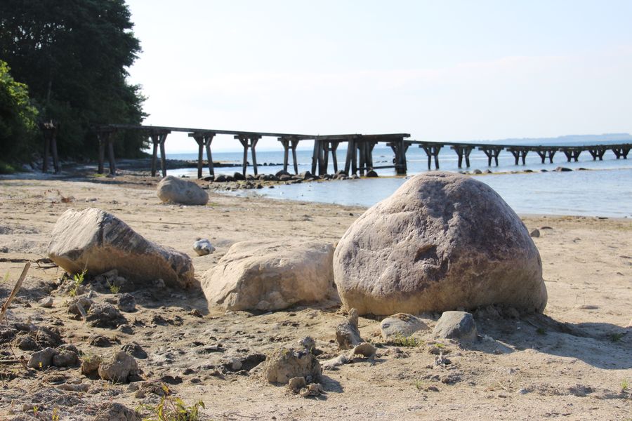 Strand vor Neukirchen mit Landungssteg